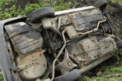 Автомобиль вылетел в кювет на трассе. Пострадали двое