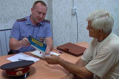Саратовцев приглашают "провести один день" с участковым полиции