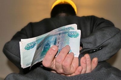 Гражданин Киргизии пытался подкупить полицейского за 900 рублей