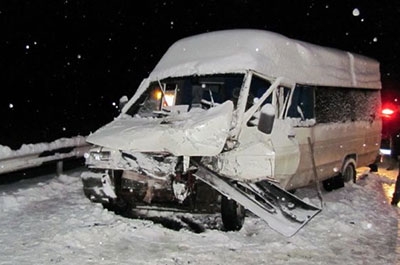 Под Хвалынском фура врезалась в пассажирский автобус. Есть погибшие