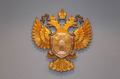 Администрацию призвали выселить группу граждан из подвала дома