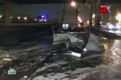 На Шехурдина "четырнадцатая" врезалась в опору моста. Погиб водитель