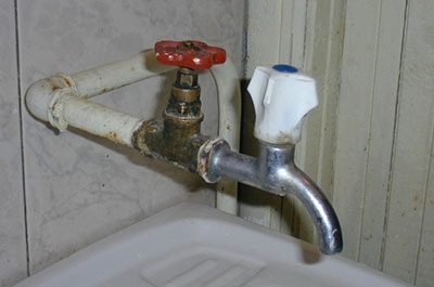 Завтра в Кировском районе отключат холодную воду