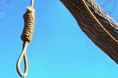 Житель Саратова повесился на ветке дерева