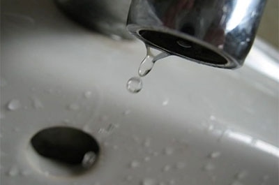 В трех поселках Саратова и центре города отключили воду