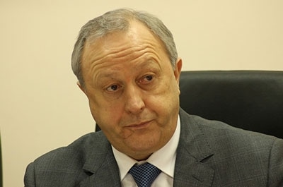 Губернатор заработал за год почти три миллиона рублей