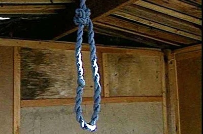 Молодой мужчина повесился в собственном сарае