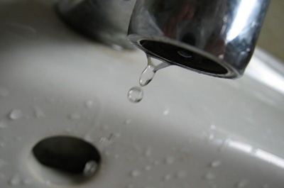 В Солнечном из-за аварии отключили холодную воду