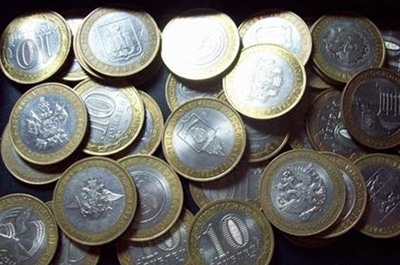 Из квартиры похитили 2 тысячи долларов и юбилейные монеты