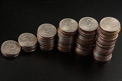За год зарплата саратовцев выросла на 5 процентов