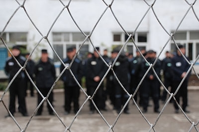 Педофил дал взятку сотруднику колонии за досрочное освобождение