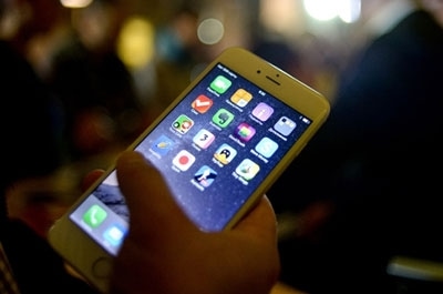Женщина украла у молодого человека iPhone и 40 тысяч рублей