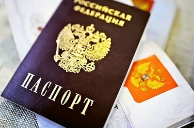 Сотрудница УФМС выдала паспорт преступнику из Азербайджана