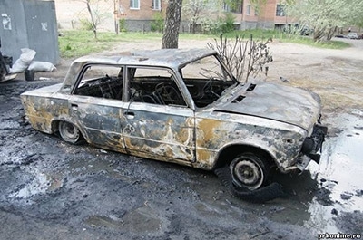 В Балакове подростки угнали и сожгли автомобиль