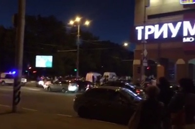 Из ТЦ "Триумф Молл" эвакуировали около 1,5 тысячи человек