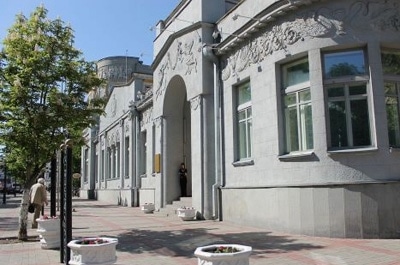 В центре для одаренных детей проводят платные свадебные фотосессии