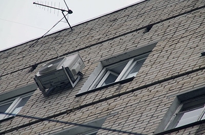 В квартире упавшего с девятого этажа мужчины найдена чека от гранаты