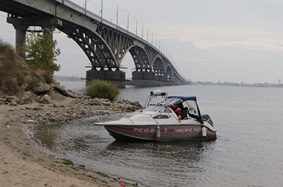 Водолазы нашли тело прыгнувшего с моста мужчины