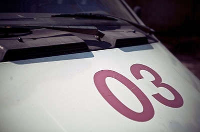 В столкновении двух автомобилей пострадал пешеход