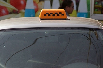 Таксист под угрозой ножа отдал свой автомобиль угонщику
