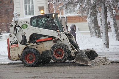 На уборку снега вышли 132 единицы техники