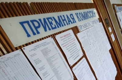 Декан пообещала устроить выпускницу вуза в аспирантуру за миллион рублей