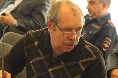 Депутат возмущен запретом парковки у ГИБДД