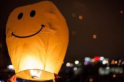 МЧС выступает за запрет "небесных фонариков"