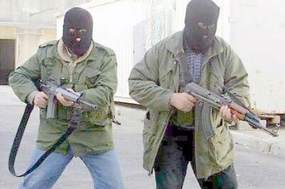 Двое налетчиков с автоматом ограбили аптеку в Солнечном