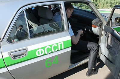 Судебные приставы арестовали в Марксе восемь автомобилей