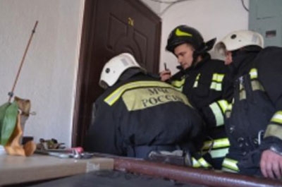 Спасатели вызволили четырехлетнего ребенка из запертой квартиры