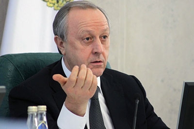 Губернатор возмущен ошибками в баннерах ко Дню Победы
