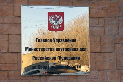 В центре Саратова под колеса полицейского авто попал мотоциклист