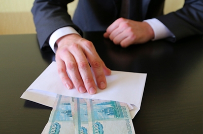 Злостный прогульщик пытался подкупить преподавателя за 15 тысяч рублей