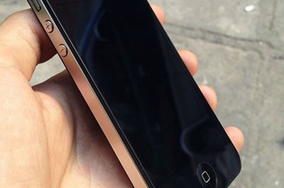Слесарь предприятия похитил iPhone у коллеги