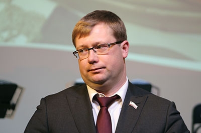 Губернатор призвал Дениса Фадеева ускорить строительство дома