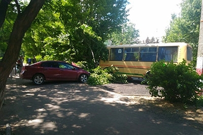 Скончался протаранивший две иномарки водитель балаковского автобуса