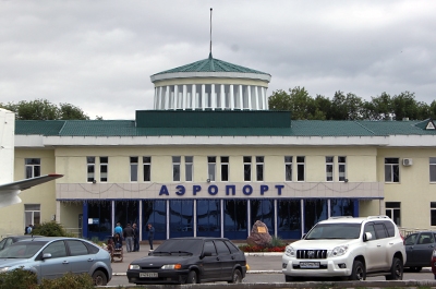 Близ саратовского аэропорта сбили девушку на мотоцикле