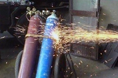 Сварщик лишился ноги при взрыве бочки. Подробности
