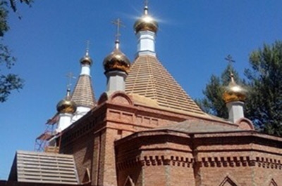 На храме в районе "Техстекла" появились купола