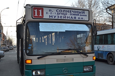 Из-за водителей автобусов пострадали две пожилые женщины