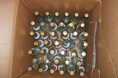 Из двух кафе на вокзале изъяли 100 бутылок контрафактного алкоголя
