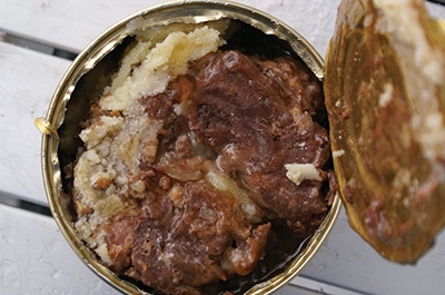 В область не пустили 50 кг сомнительных мясных консервов