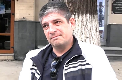 В центре Саратова посетитель кафе сломал камеру телеоператора