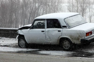 В кювете рядом с "пятеркой" найдено тело водителя