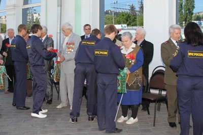 Администрация района и начальник гарнизона поздравили ветеранов