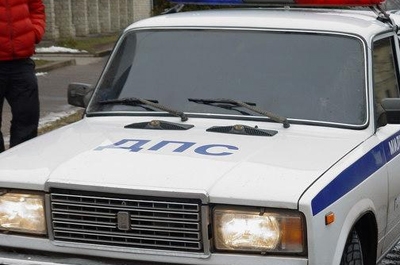 Иномарка врезалась в служебное авто полисменов. Есть пострадашие