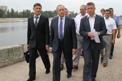 Губернатор призвал навести порядок на городской набережной
