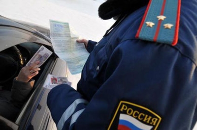 В Балакове за взятку задержаны сотрудники ОГИБДД
