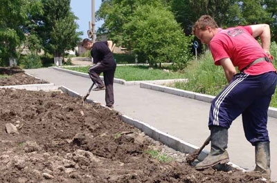 Летом 10 тысяч подростков нашли работу в Саратовской области